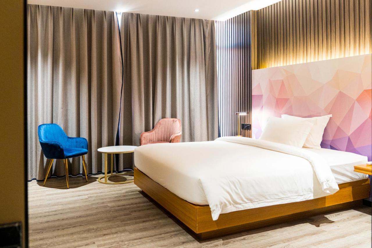 Joy Hotel Phnom Penh Exterior photo